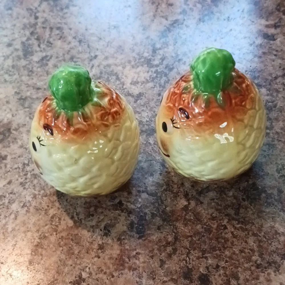 VINTAGE Smiley Pineapple Salt & Pepper Shaker Set